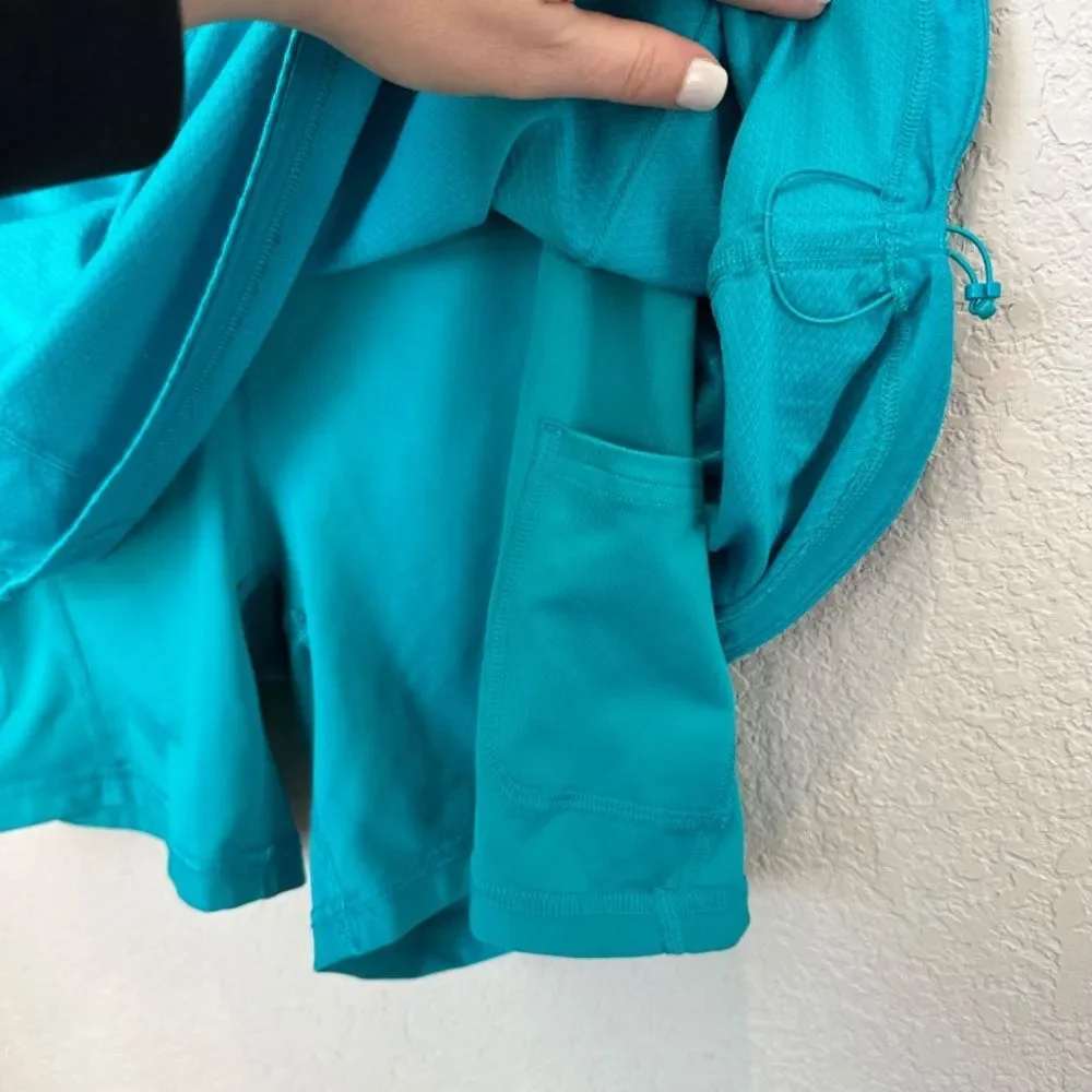 The North Face Teal Blue Stretchy Skort Skirt - Size Medium - EUC